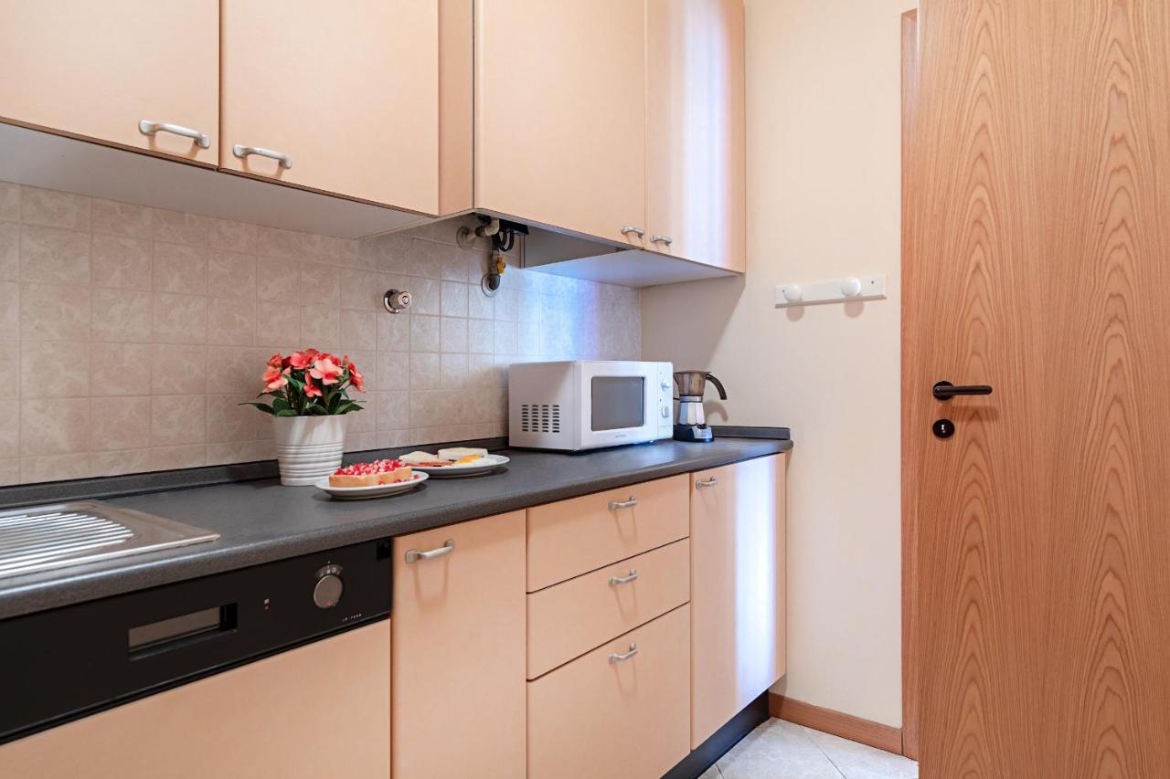 Kristall Lago 233 Apartment By Wonderful Italy เดเซนซาโนเดลการ์ดา ภายนอก รูปภาพ
